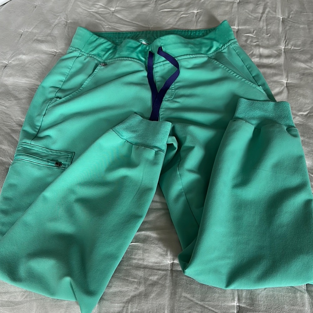 FIGS scrubs Zamora joggers surgical green